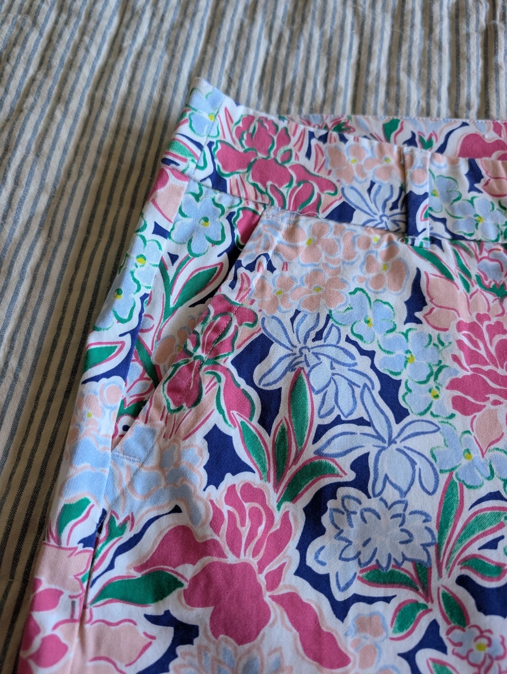 Crown & Ivy Floral Scalloped Hem Shorts Size 16 - Picture 2 of 5